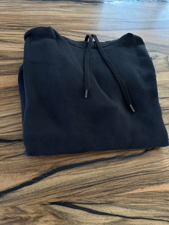 Zara Pulls & Sweat-shirts: Schwarzer ZARA Kapuzenpullover, Grösse M, Top Zustand! – D'occasion à St.Gallen par Ha-Ha