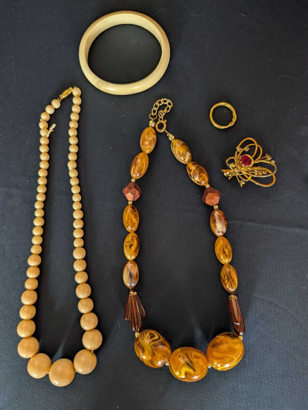Altri gioielli: Modeschmuck Set: Armreif Ketten Ring Brosche – Usato da Münsingen venduto da Rehtre