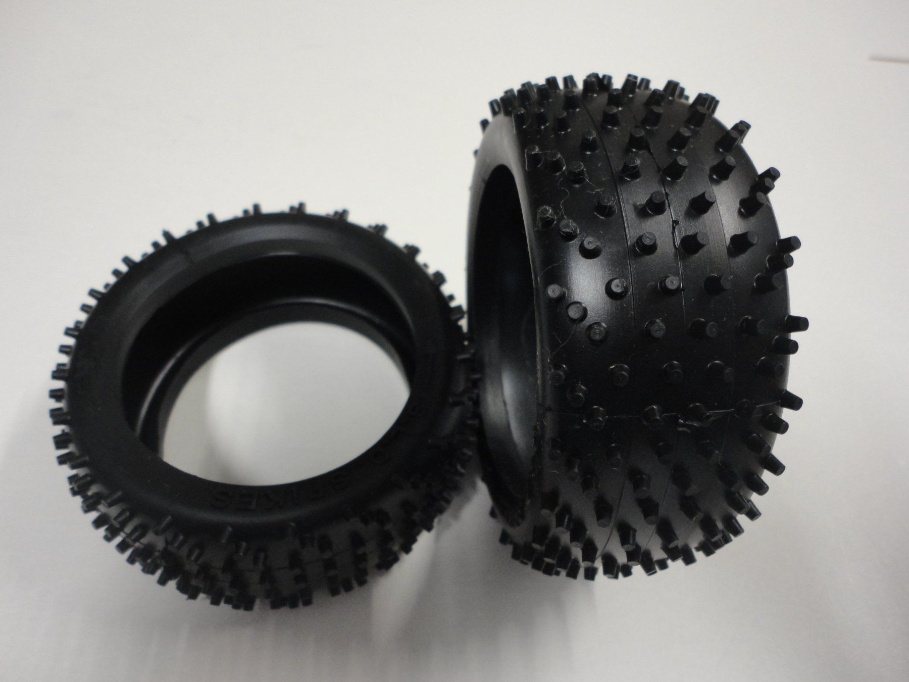 RC Kits de montage: Reifen Buggy 1:8 SPIKES – Neuf avec emballage d'origine à Horgen par RcModell 1