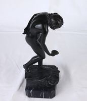 Signierte Bronzefigur von L. Eisenberger