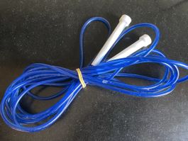 Springseil blau mit weissen Griffen, 4,80 m neuwertig