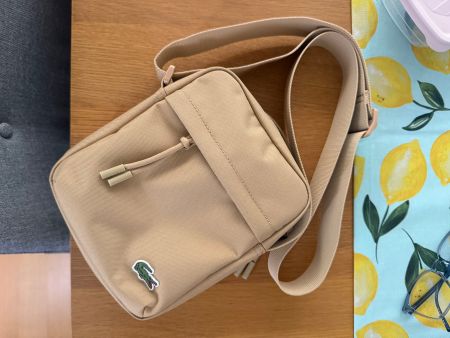 Umhängetasche Lacoste Vertical Camera Bag tan neu