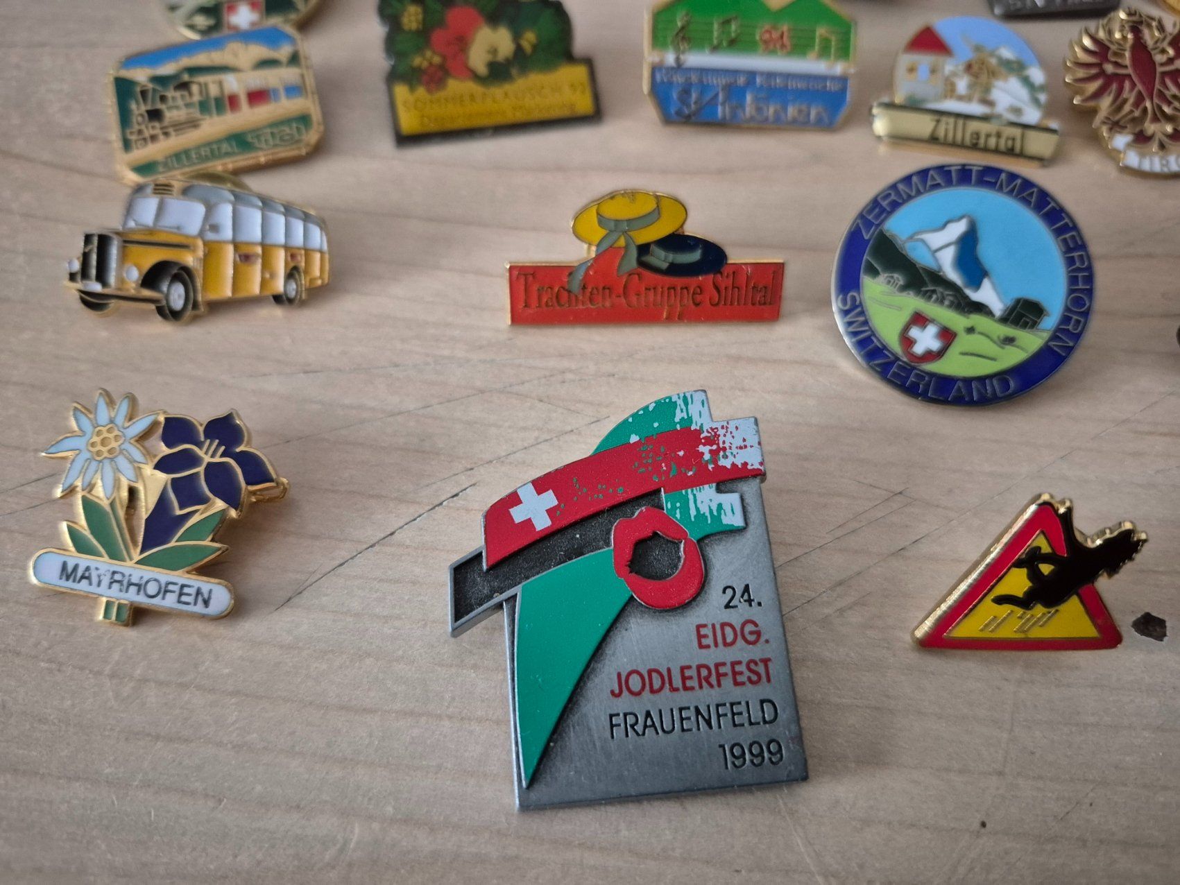 Plaquettes & Badges: 20 Pins/Anstecknadeln – D'occasion à Nottwil par Gorillale 1