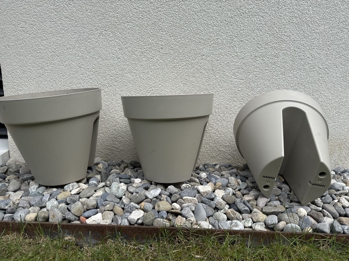 Vasi per fiori: 3 Modern Grey Elho Balcony Planters – Usato da Corsier GE venduto da Arca_ReLife 5