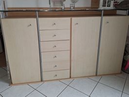 Sideboard mit Glasplatte