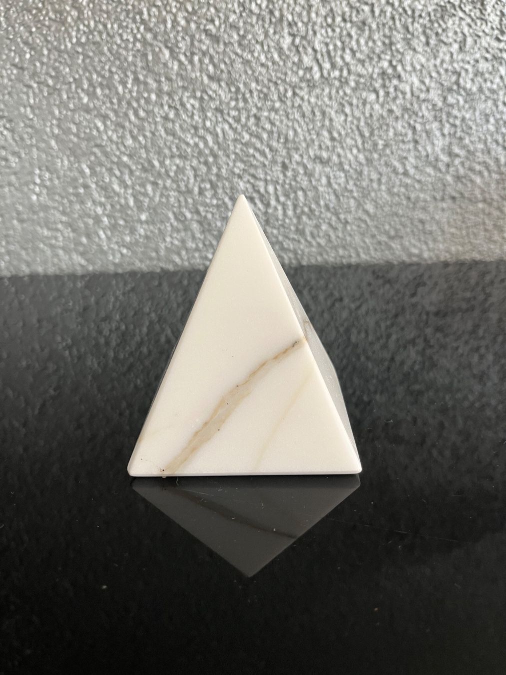 Alle Dekorationen: Marmor-Pyramide Briefbeschwerer – Neu (gemäss Beschreibung) aus Aarau von Swifty03