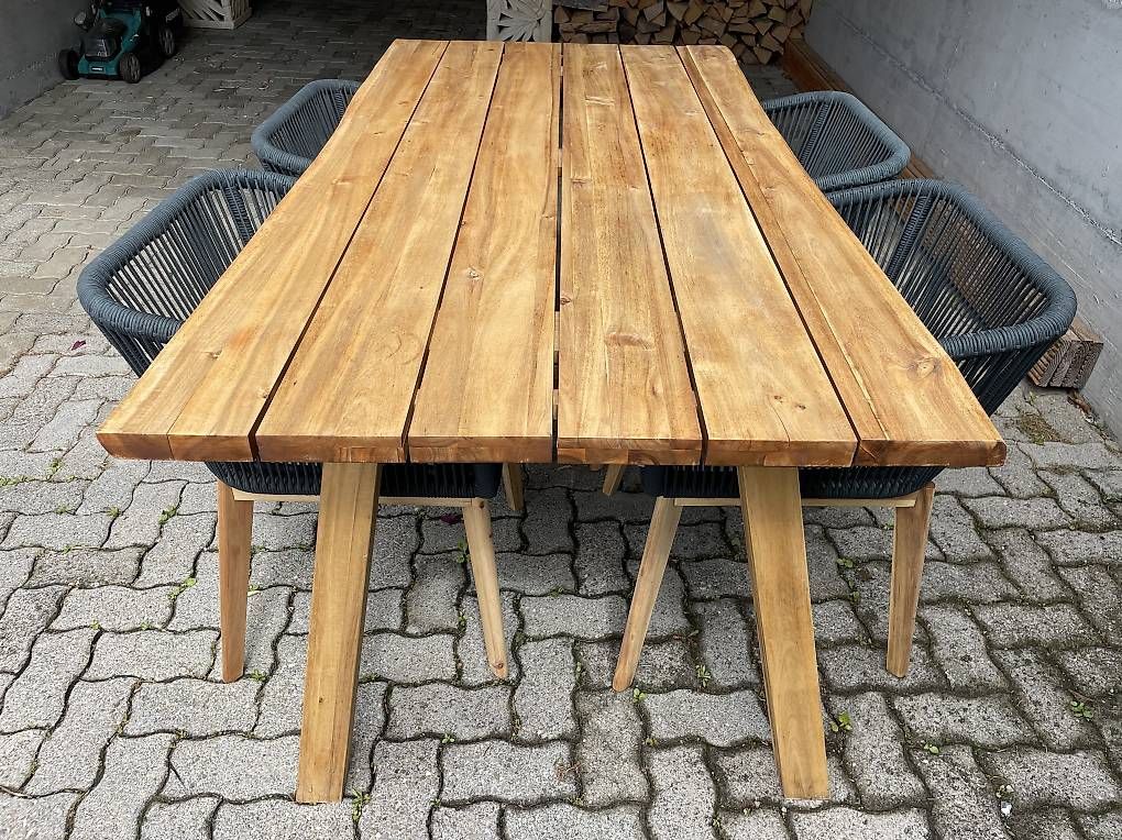 Tavoli: Gartentisch Holz mit Korbstühlen – Usato da Adligenswil venduto da g-day-mate 3