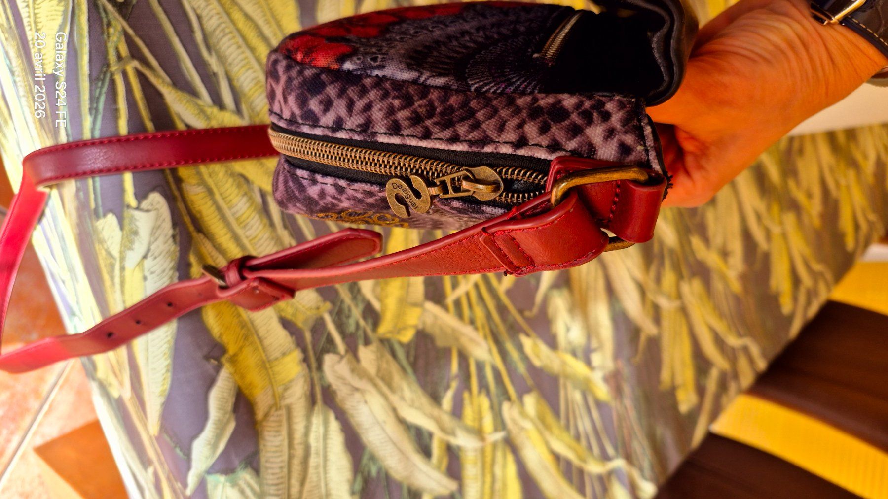Autres vêtements & accessoires: Desigual. Sac bandoulière – D'occasion à Reconvilier par something4you 7