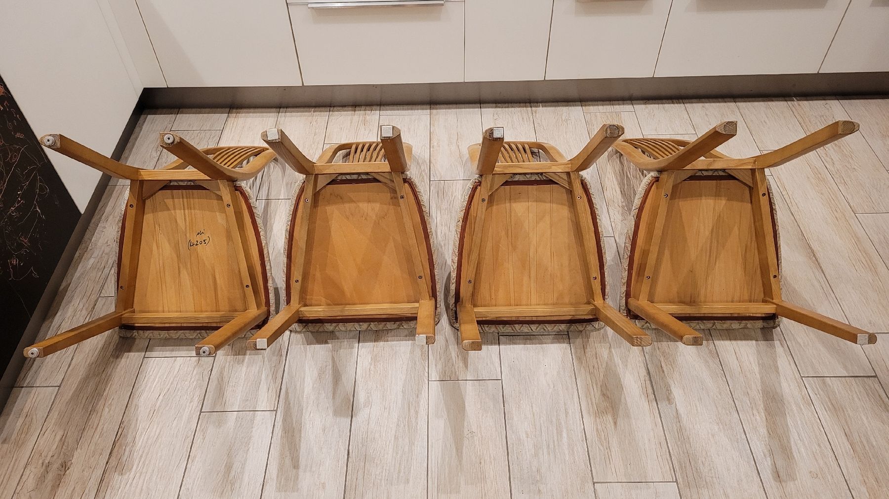 Sedie: 4 Holzstühle mit Stoffbezug – Usato da Wattwil venduto da JosuaSchneider 7