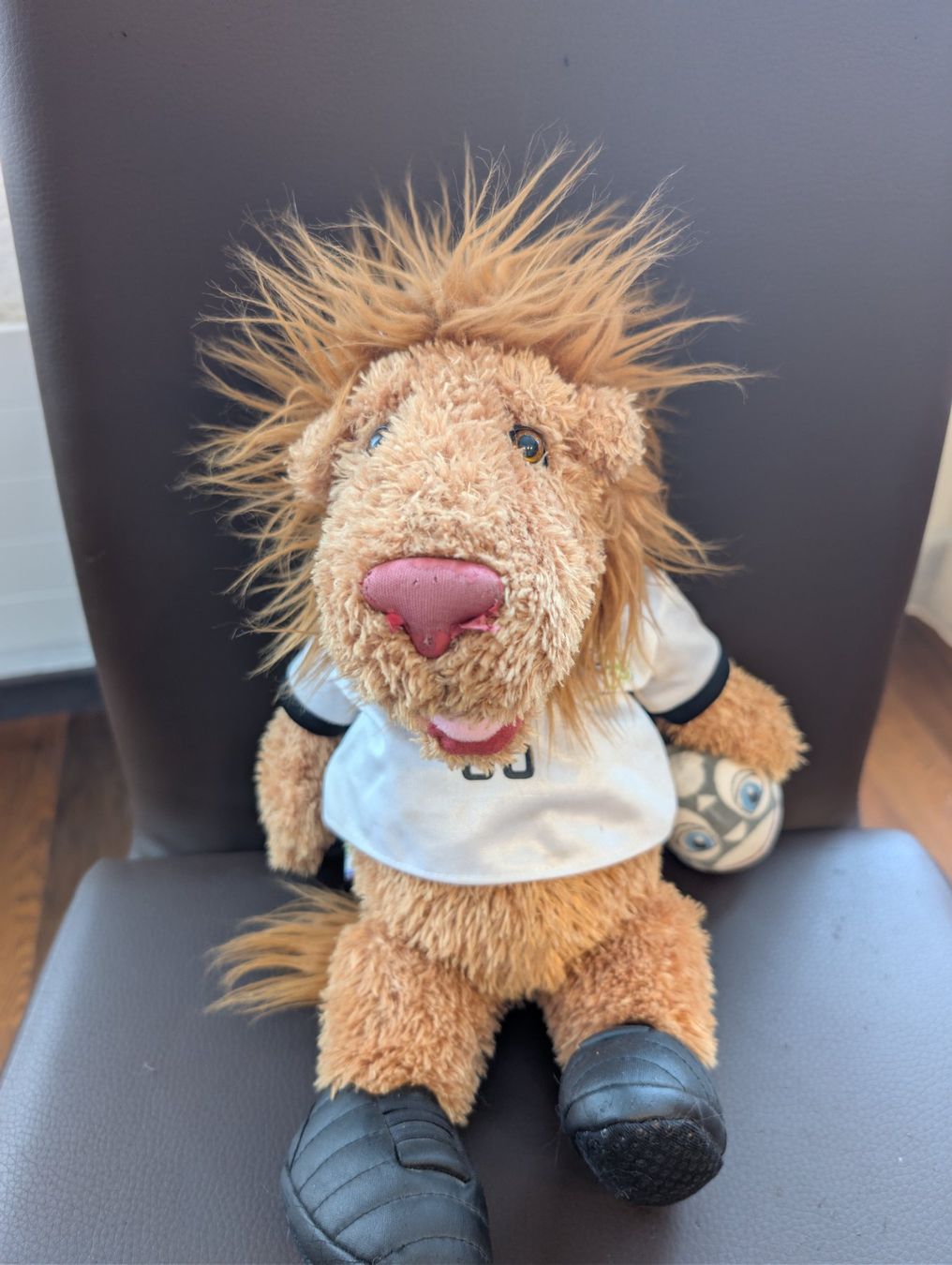Giocattoli: WM 2006 Maskottchen Goleo Plüschtier mit Ball – Usato da Stein AR venduto da Bibabo12