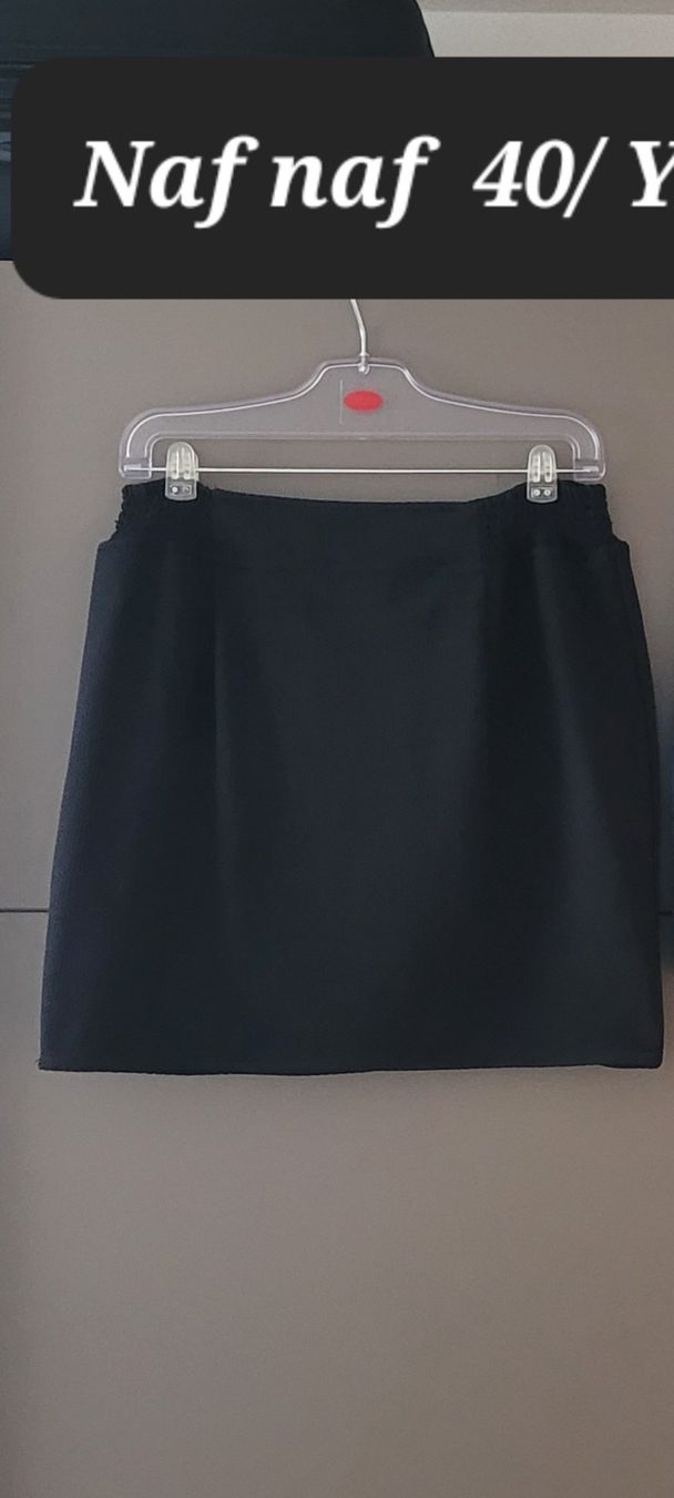 Nafnaf Röcke: Jupe Naf Naf noire texturée, taille  40 /élastique – Neu (gemäss Beschreibung) aus Vevey von x_y_f