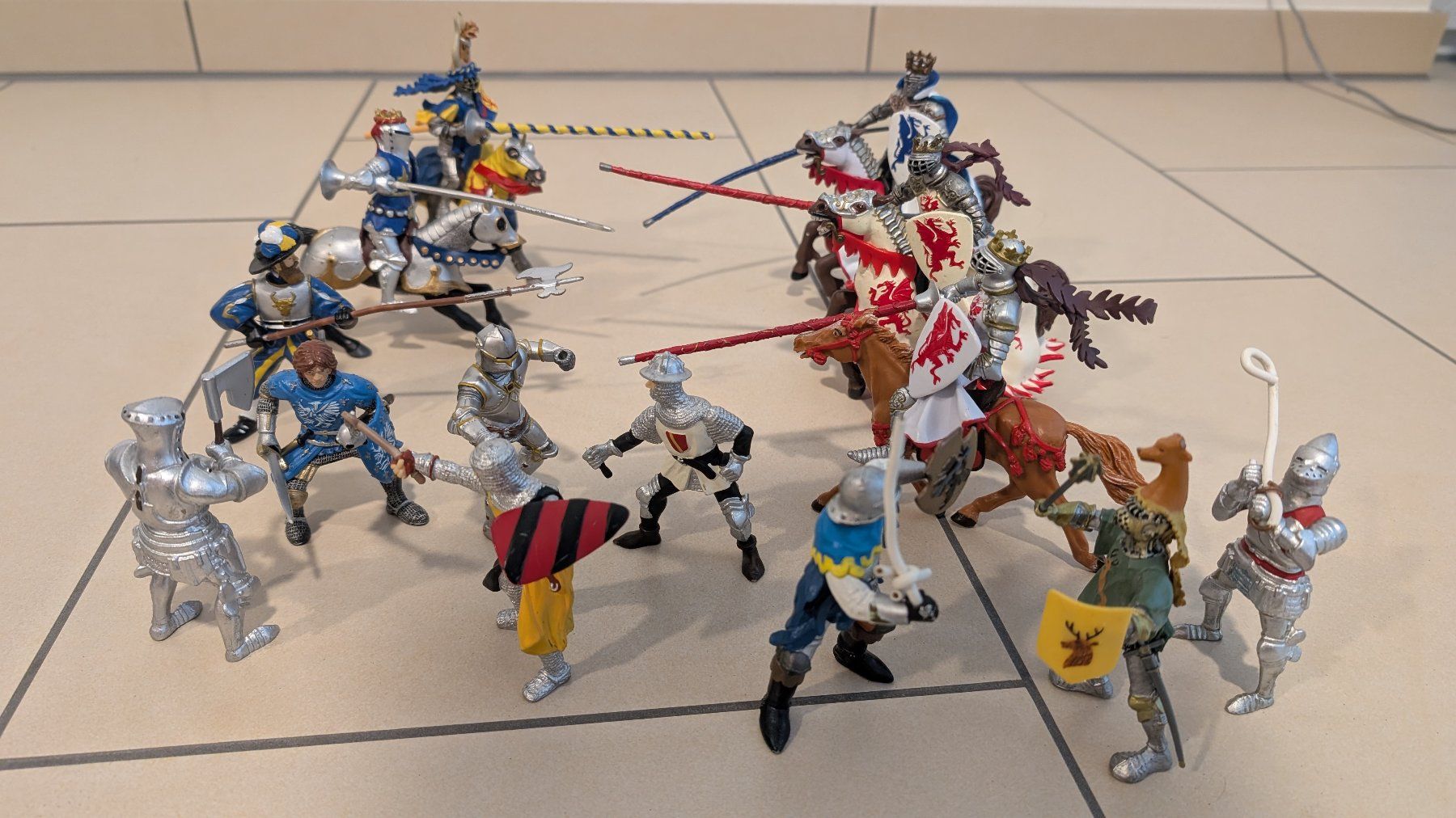 Statuette: Ritterfiguren aus Kunststoff – Usato da Dübendorf venduto da movana