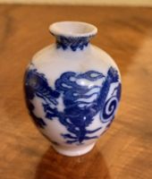 vase japonais miniature en porcelaine
