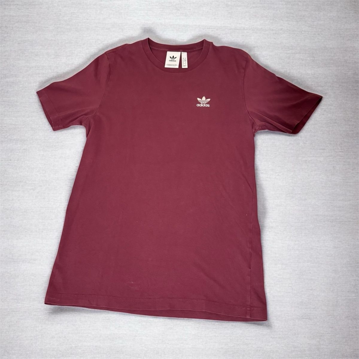 Adidas T-shirt: T-shirt Adidas Original  – Nuovo (secondo la descrizione) da Châtel-St-Denis venduto da Montclair_Swiss 4