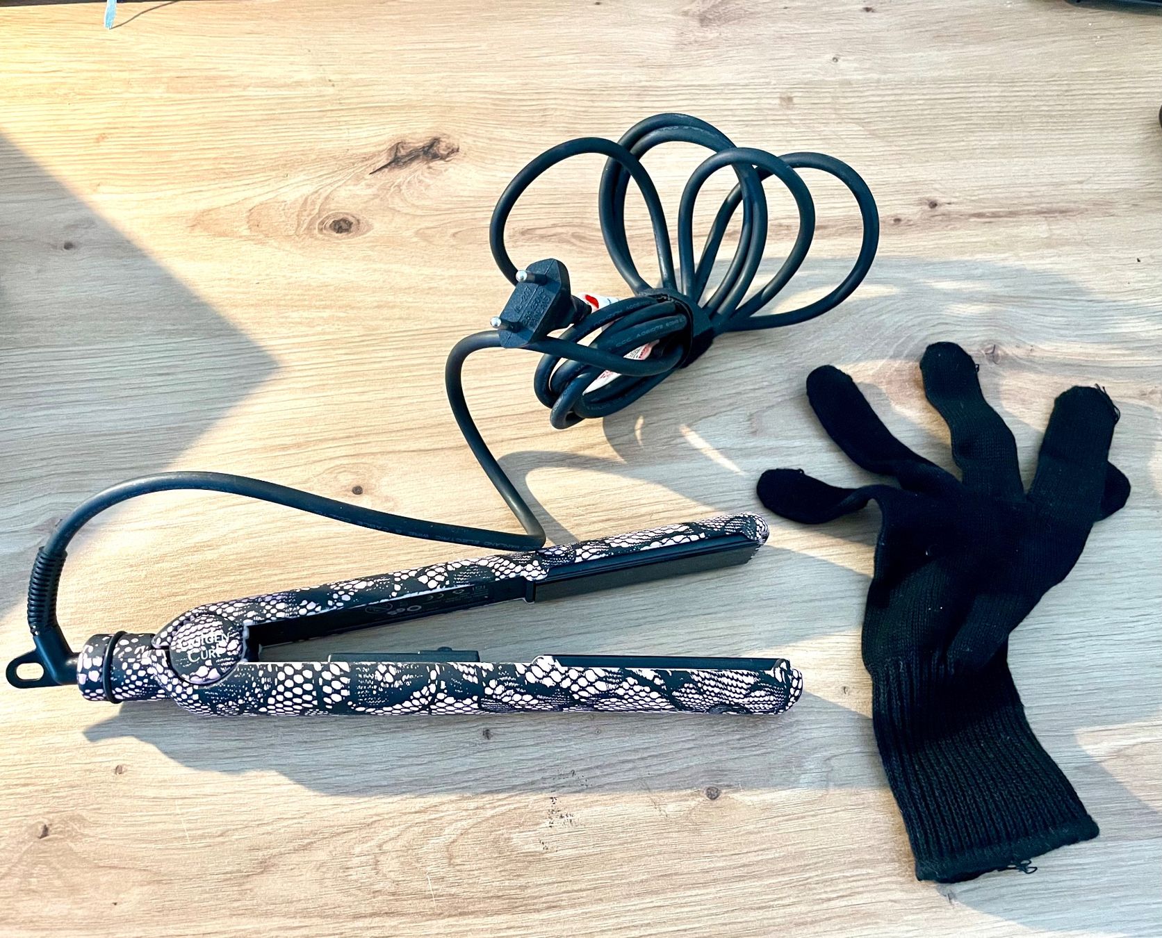 Lockenstäbe & Haarglätter: Golden Curl Glätteisen The Lace Set – Gebraucht aus Sargans von Didis