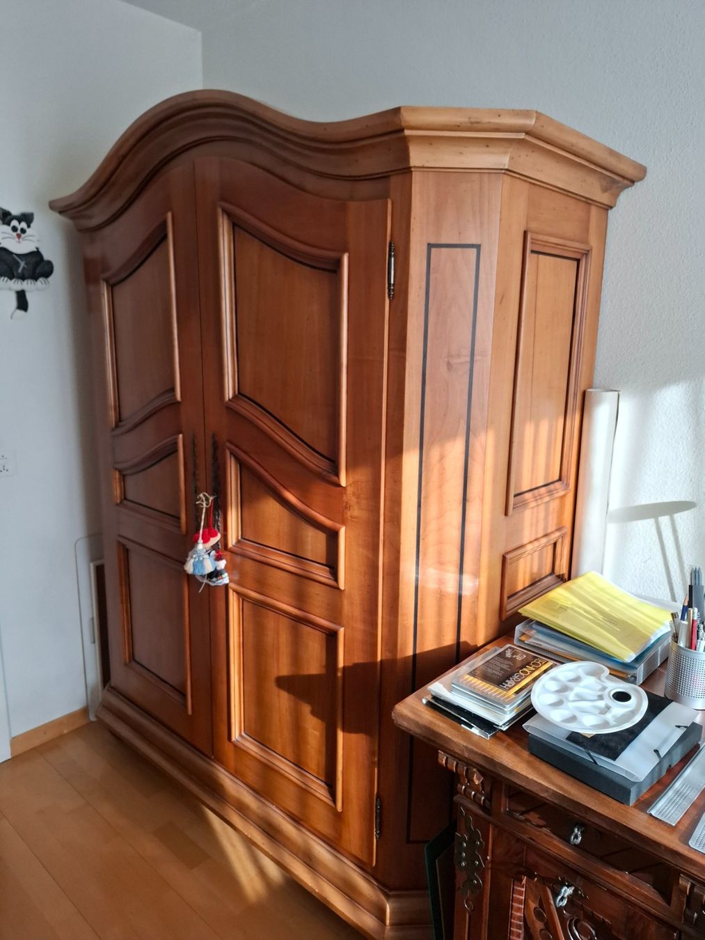 Armadi: antiker Schrank – Usato da St. Niklausen LU venduto da Kamelo 1