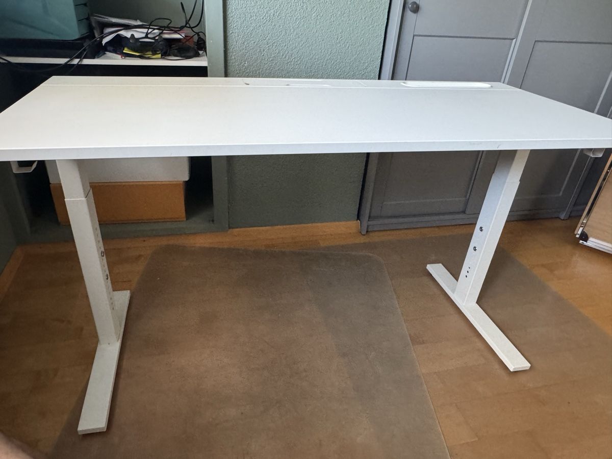 Ikea Bureaux: Schreibtisch Ikea Mittzon – D'occasion à Stallikon par Trouba73 3