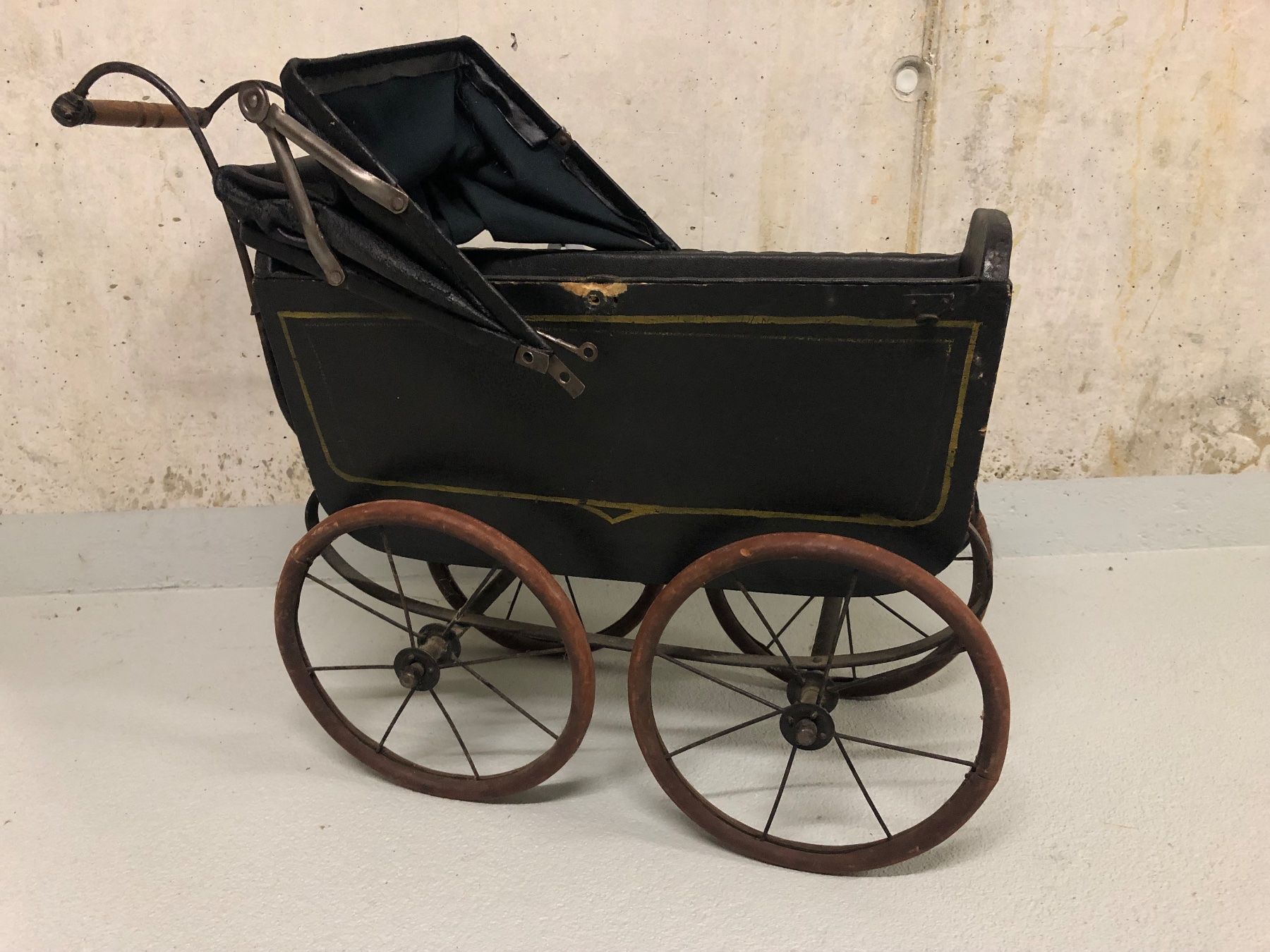 Carrozzine per bambole: Antiker Puppenwagen – Usato da Gunzwil venduto da feel_good 4
