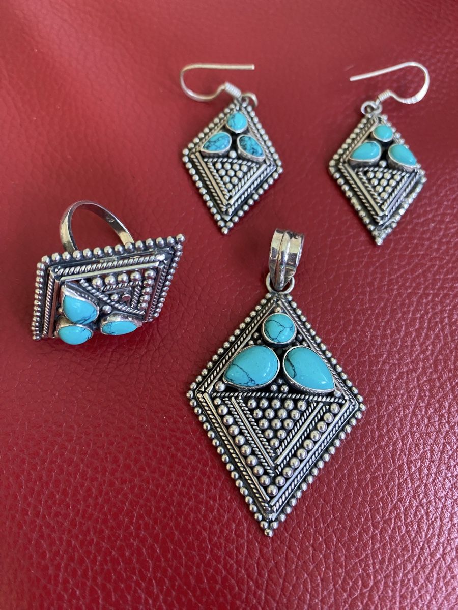 Pendentifs: Schmuckset Silber mit Türkissteinen – Neuf (Voir description) à Bern par OnlineVerkauf888