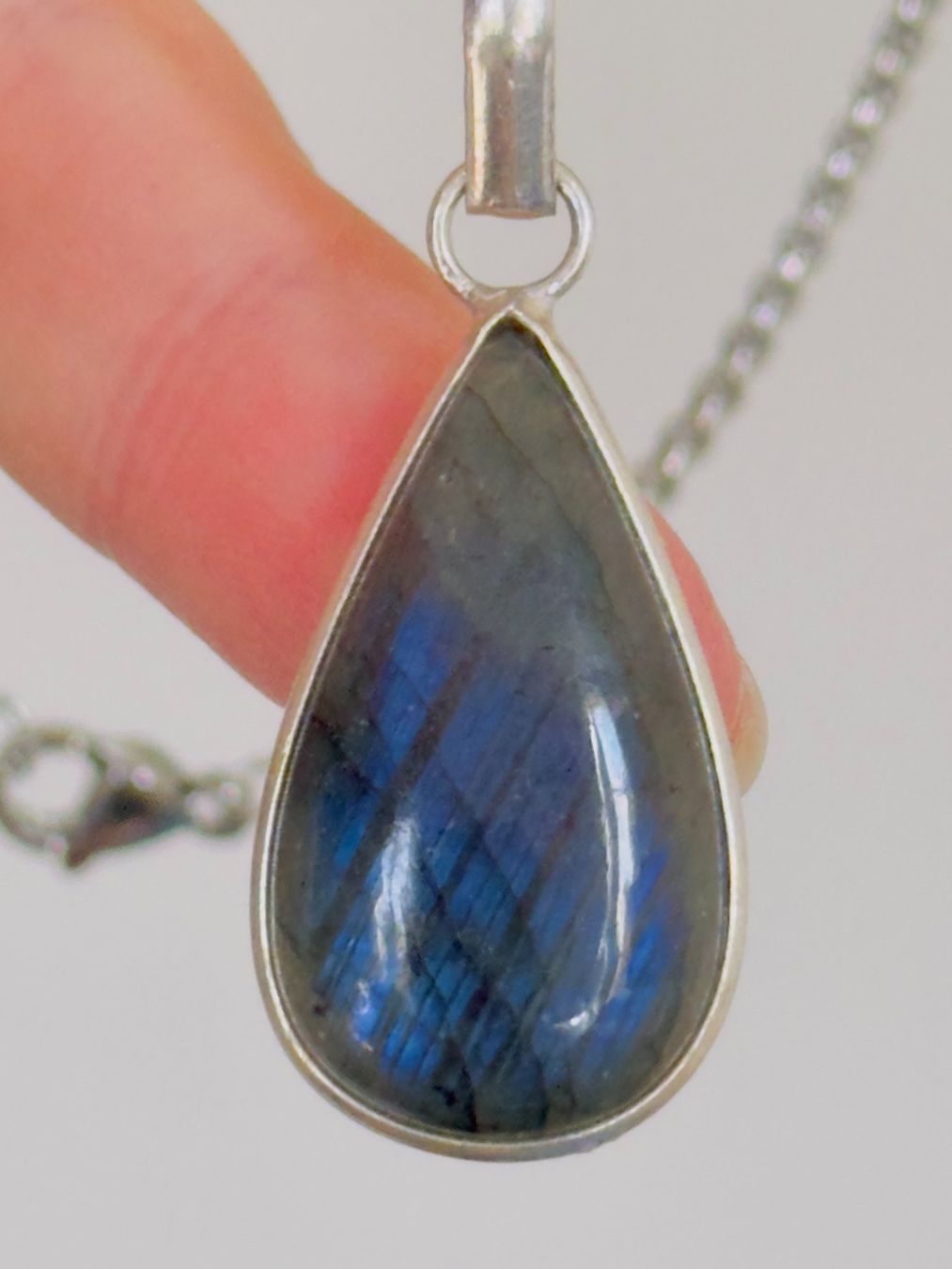 Catenine: Labradorite Gemstone Handmade Jewelry necklace – Nuovo e nell'imballaggio originale da Genève venduto da AGBERG 1
