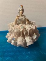 Porzellanfigur „Diana Handarbeit“, 9.5 cm