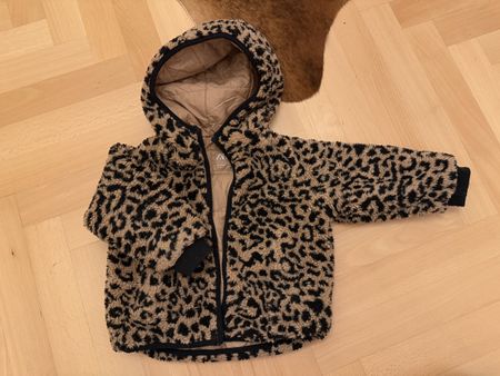 Zara Winterjacke mit Kapuze Leo-Muster Grösse 98 2-3 Jahre
