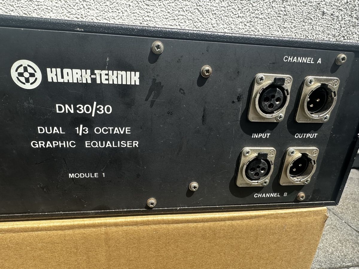 Equalizzatori: Klark-Technik DN 30/30 Dual Channel Grafik Equalizer  – Usato da Zürich venduto da deftwow 4