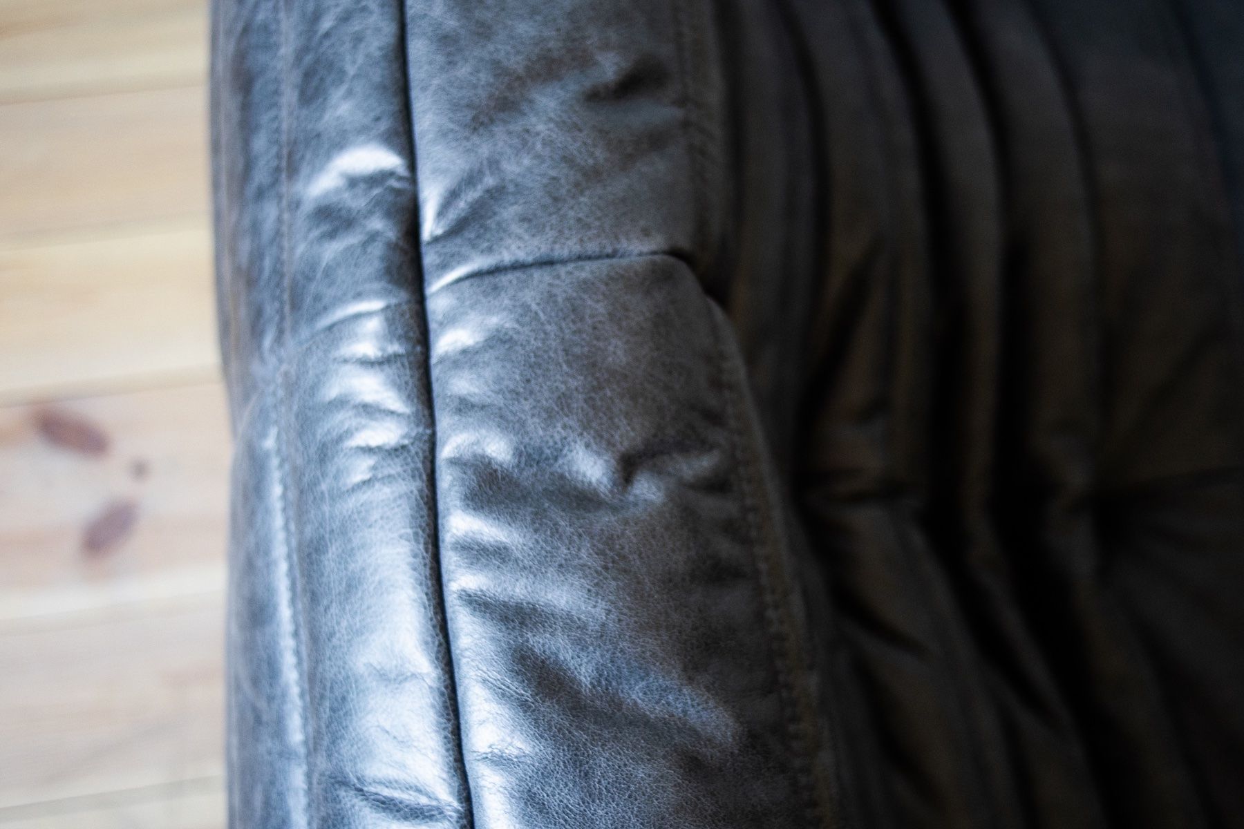 Ligne Roset Divani: Neu gepolstertes Original Togo 2er Sofa – Usato da Zürich venduto da ERATOMIUM 4