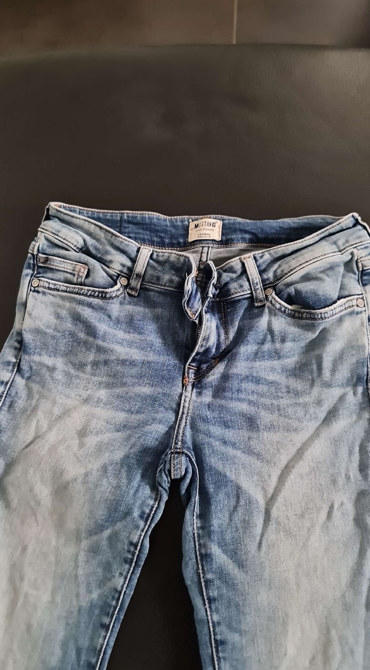 Jeans: Mustang Jeans Jasmine W27/L32 – D'occasion à Basadingen par Sharon04