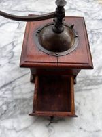 Peugeot Kaffeemühle antik Frankreich Löwe Deko Vintage