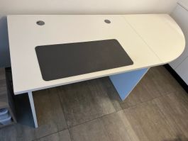 Schreibtisch