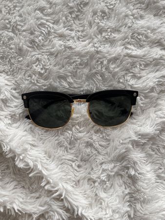 Lunettes de soleil noires et dorées, verre vert