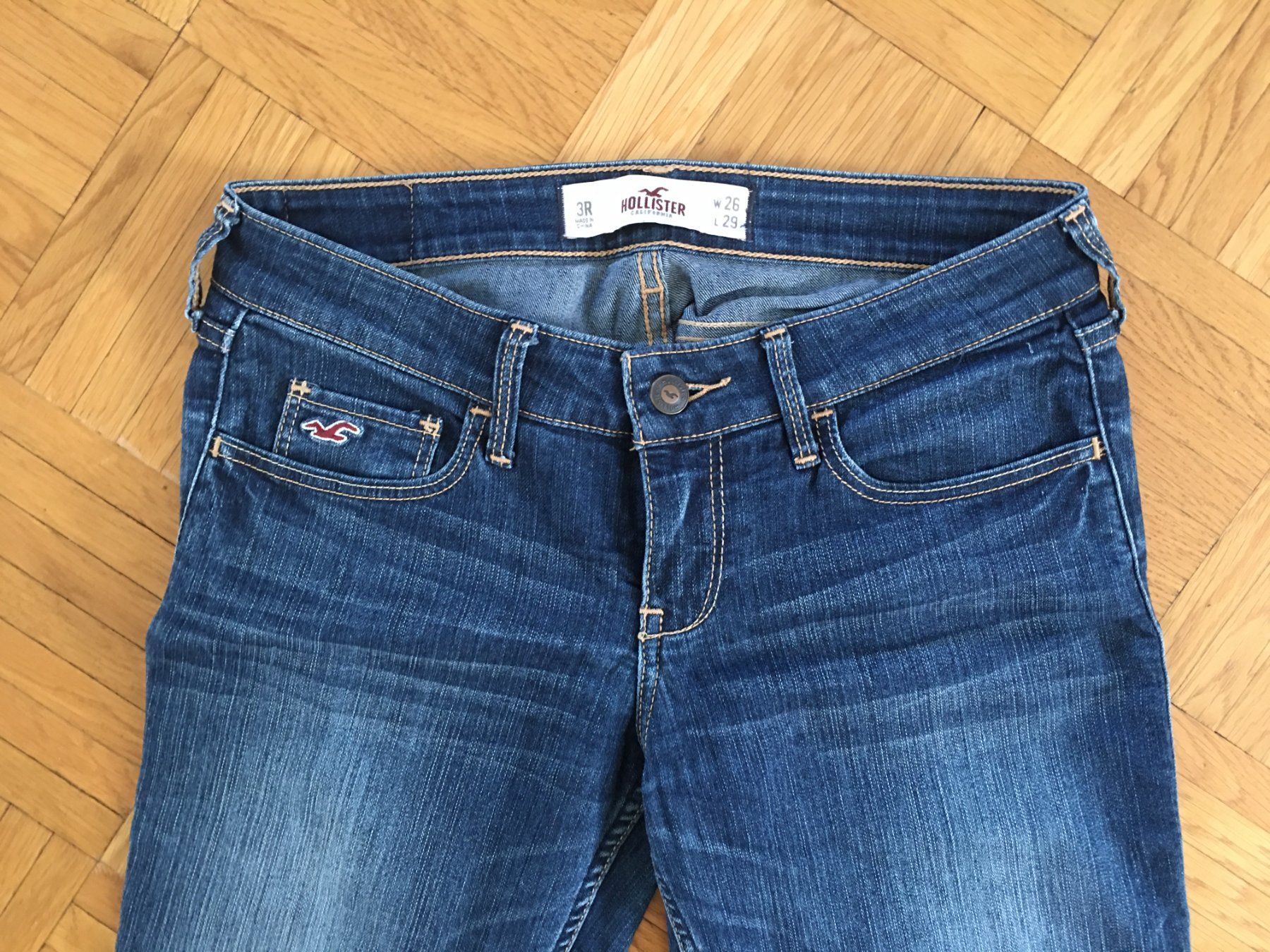 Hollister Jeans: HOLLISTER und 2 American Eagle, ab 1 Fr. – Nuovo (secondo la descrizione) da Rümlang venduto da ron2000 2