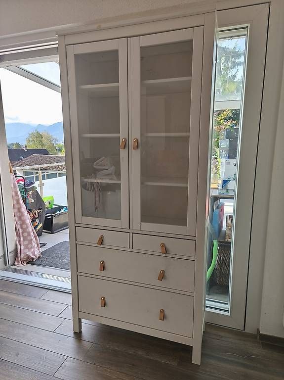 Vitrines: Ikea Hemnes Vitrine – D'occasion à Mauren par cbr_vj6p 1