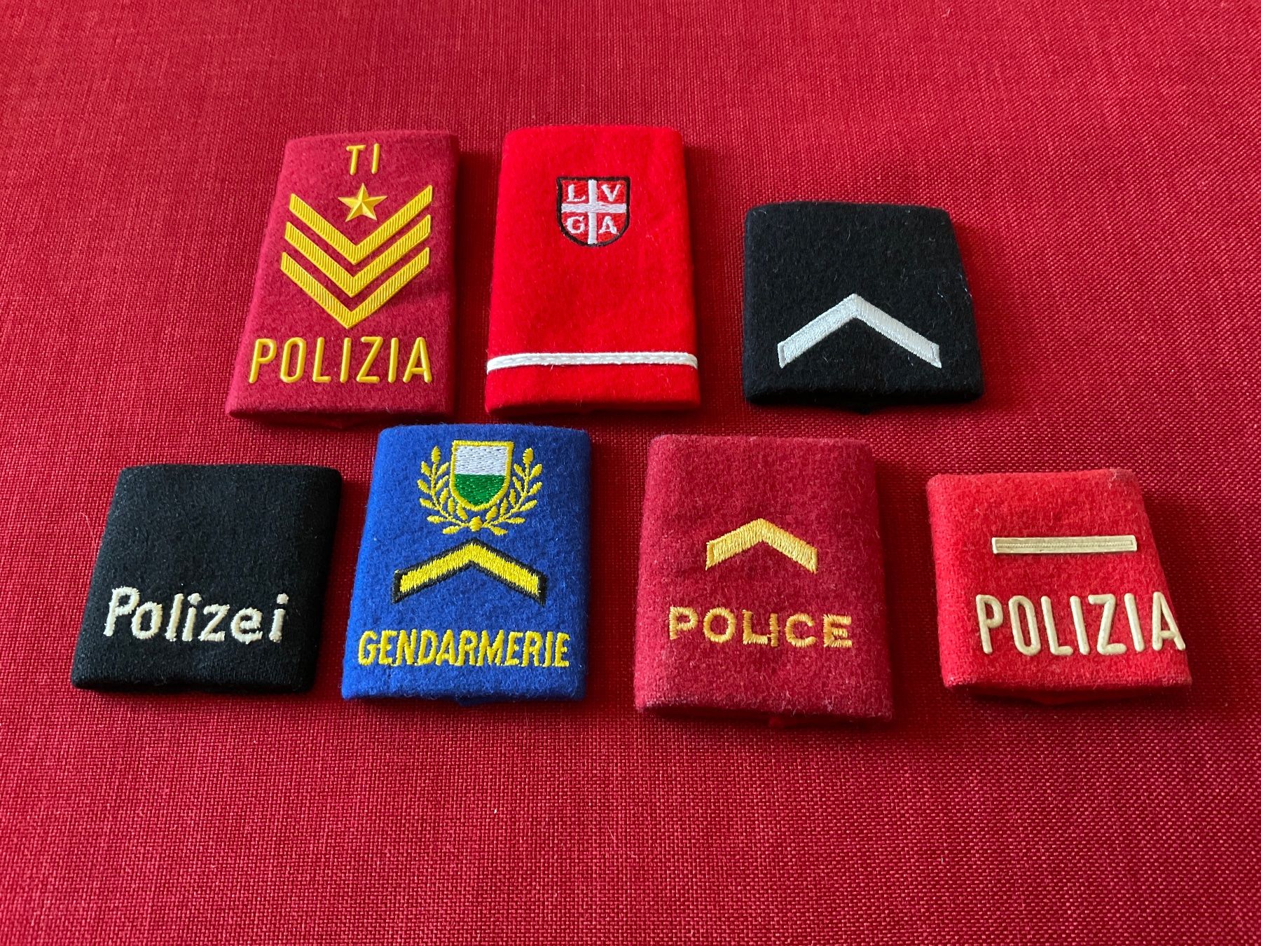 Placchette & Badge: Vintage Polizei Abzeichen – Usato da Lugano venduto da Persepolis