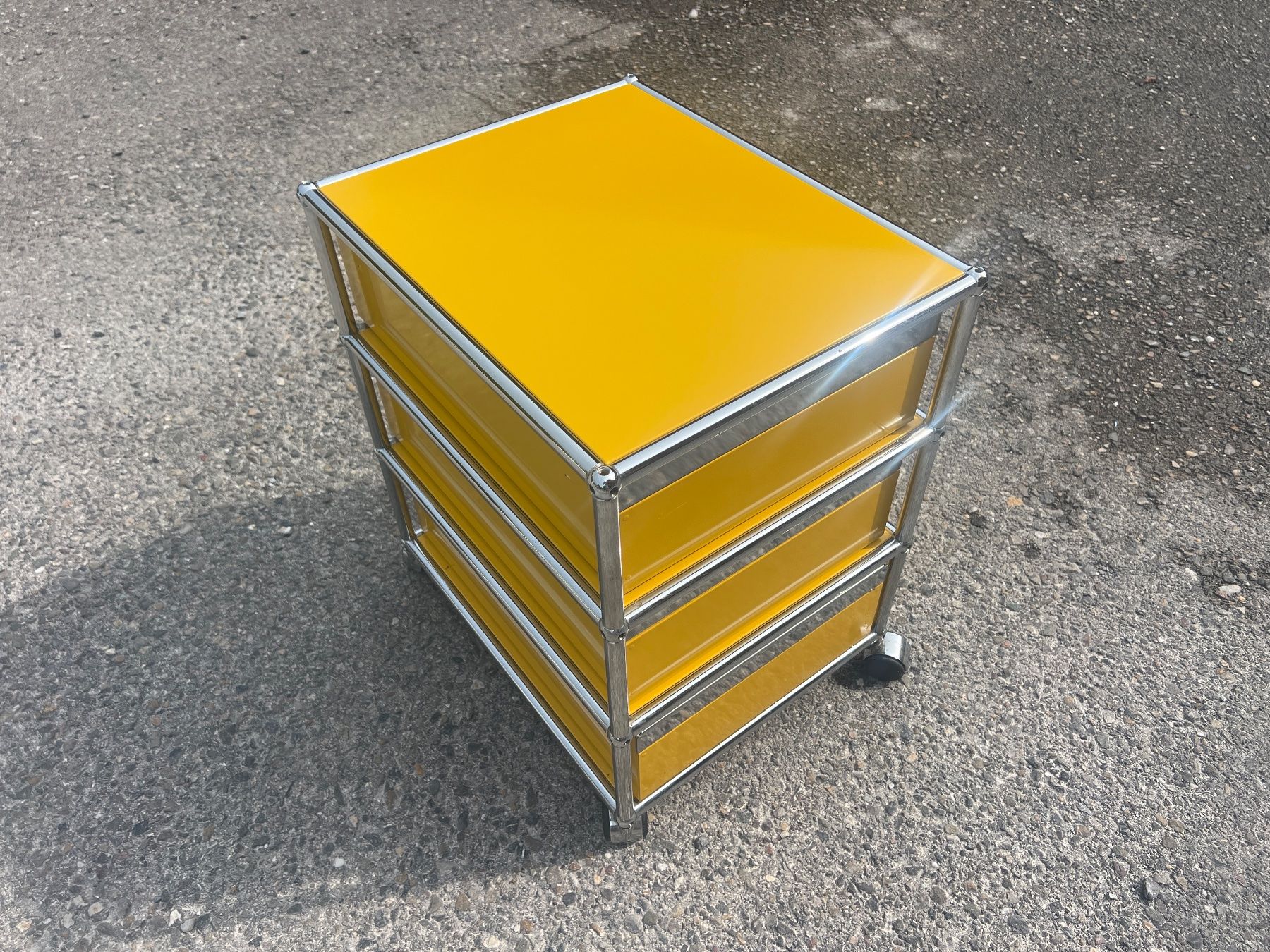 USM Korpus: USM Haller Rollkorpus Gelb – Gebraucht aus Otelfingen von Yossi-68 1