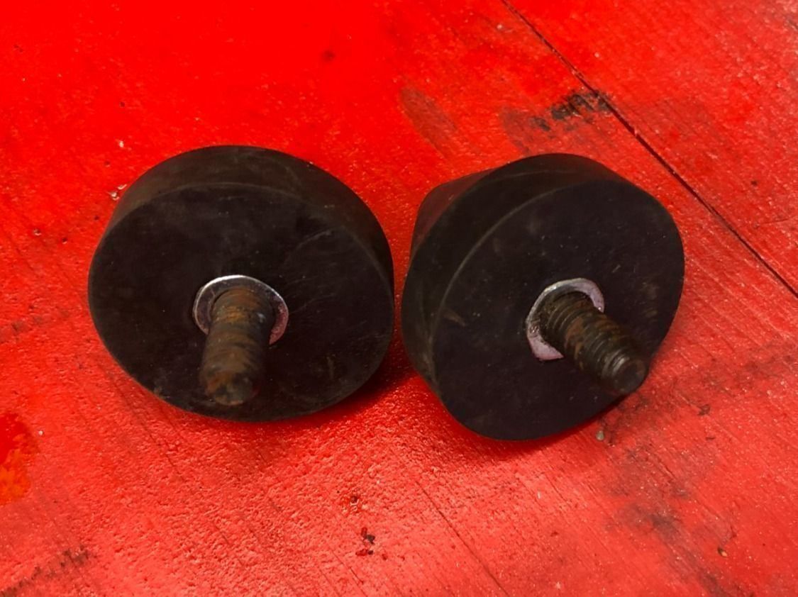 Alfa Romeo Tutti pezzi di ricambio auto: Gummipuffer Kegel m8/ 4cm Durchmesser – Usato da Speicherschwendi venduto da Supersport 2