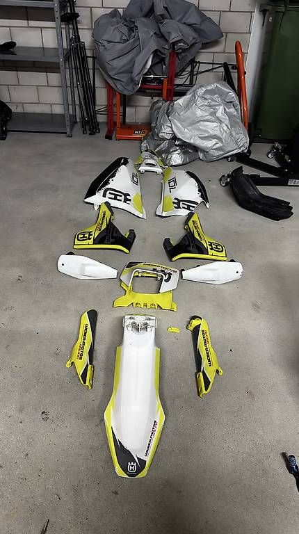 Strasse: Husqvarna 701 Supermoto unfallfahrzeug  – Gebraucht aus Rumlikon von Kapi04 3