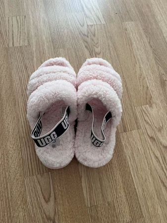Pink UGG for Four Seasons