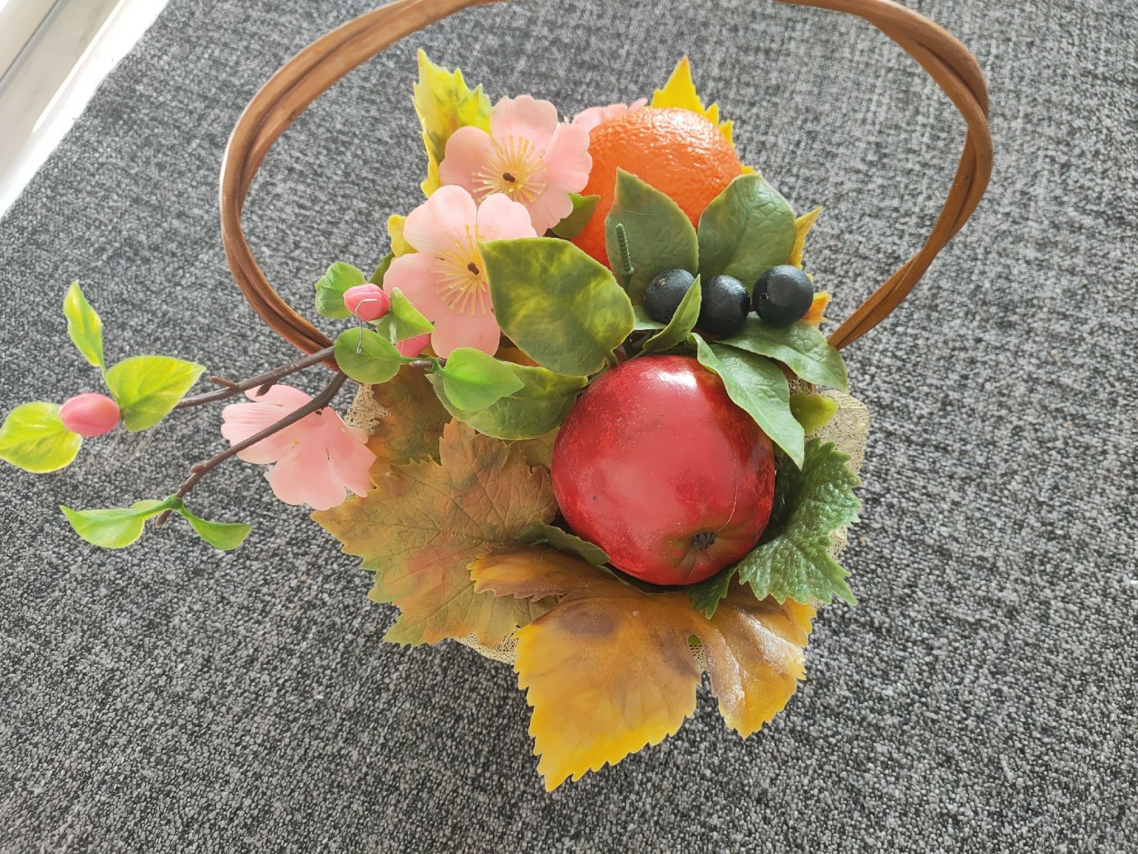 Tutte le decorazioni: Dekokörbchen mit Kunstfrüchten & Blüten – Usato da Gipf-Oberfrick venduto da minini 1