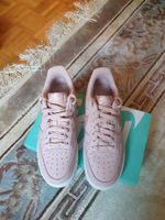 Baskets Nike Air Force rose, taille 39, neuves
