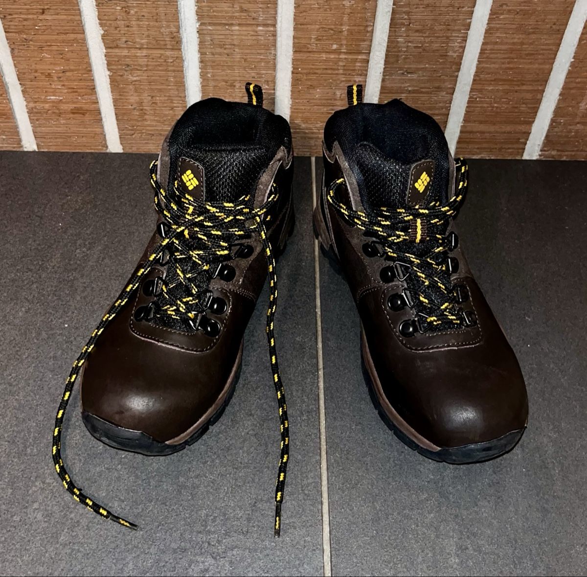 Columbia Scarpe per ragazzi: Robuste Columbia Kinder Wanderschuhe Gr 35 – Usato da St. Gallen venduto da Starlord77