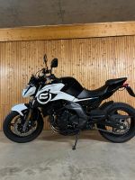 CFMoto NK 650 Motorrad Weiss Schwarz