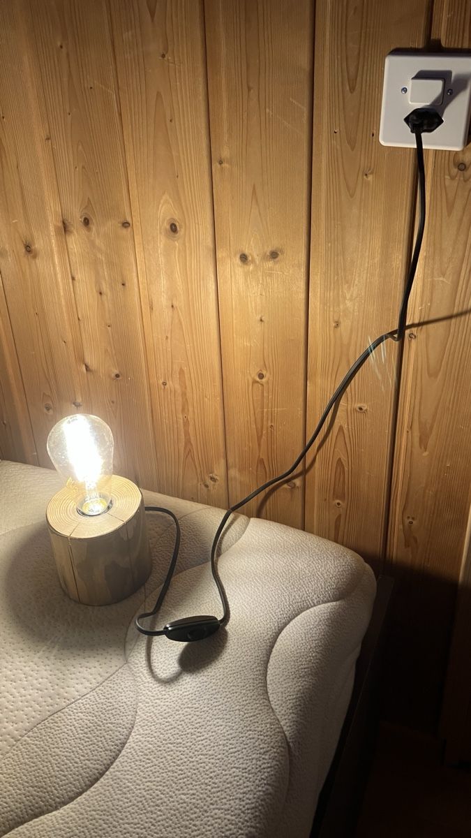 Lampen: Lampe de bureau en bois avec ampoule – Neu (gemäss Beschreibung) aus Ovronnaz von LesBidochons 3