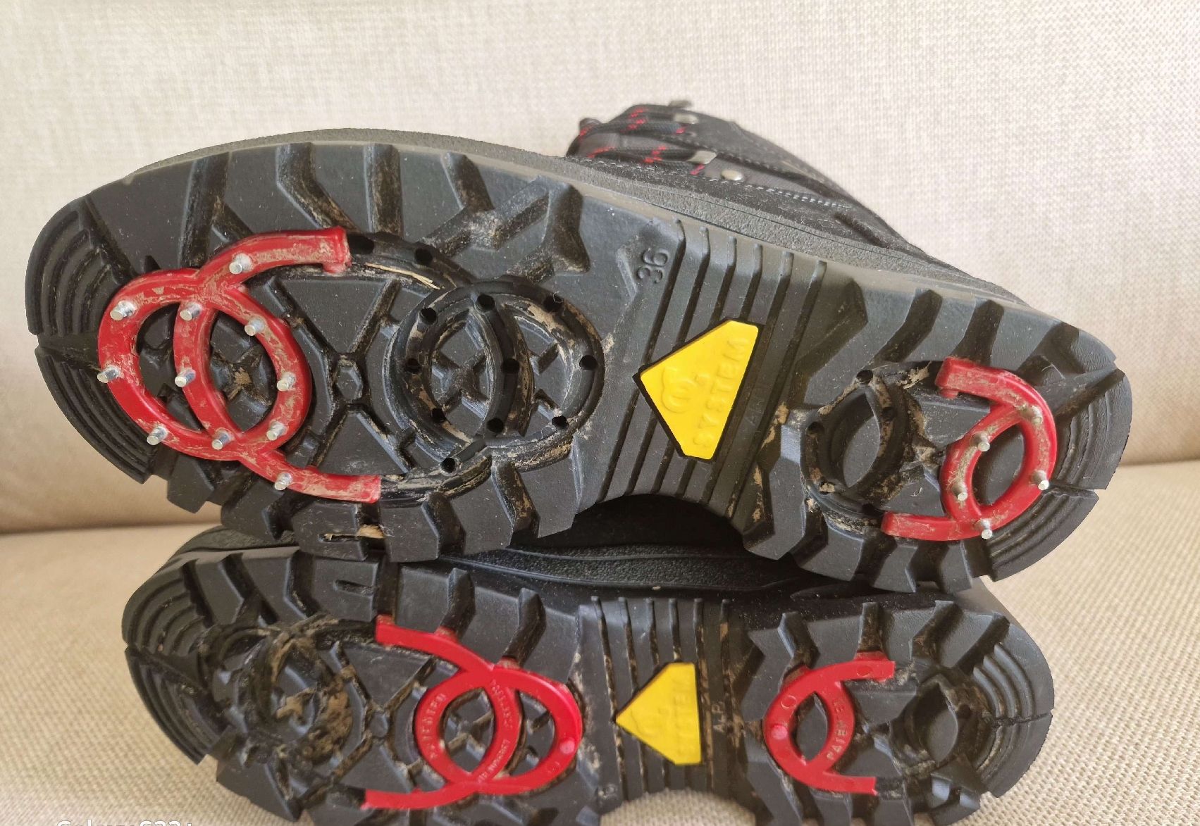 Scarpe da uomo: North Pole Exp. Wanderschuhe Gr. 36 mit Spikes  – Nuovo (secondo la descrizione) da Appenzell venduto da Top_Top