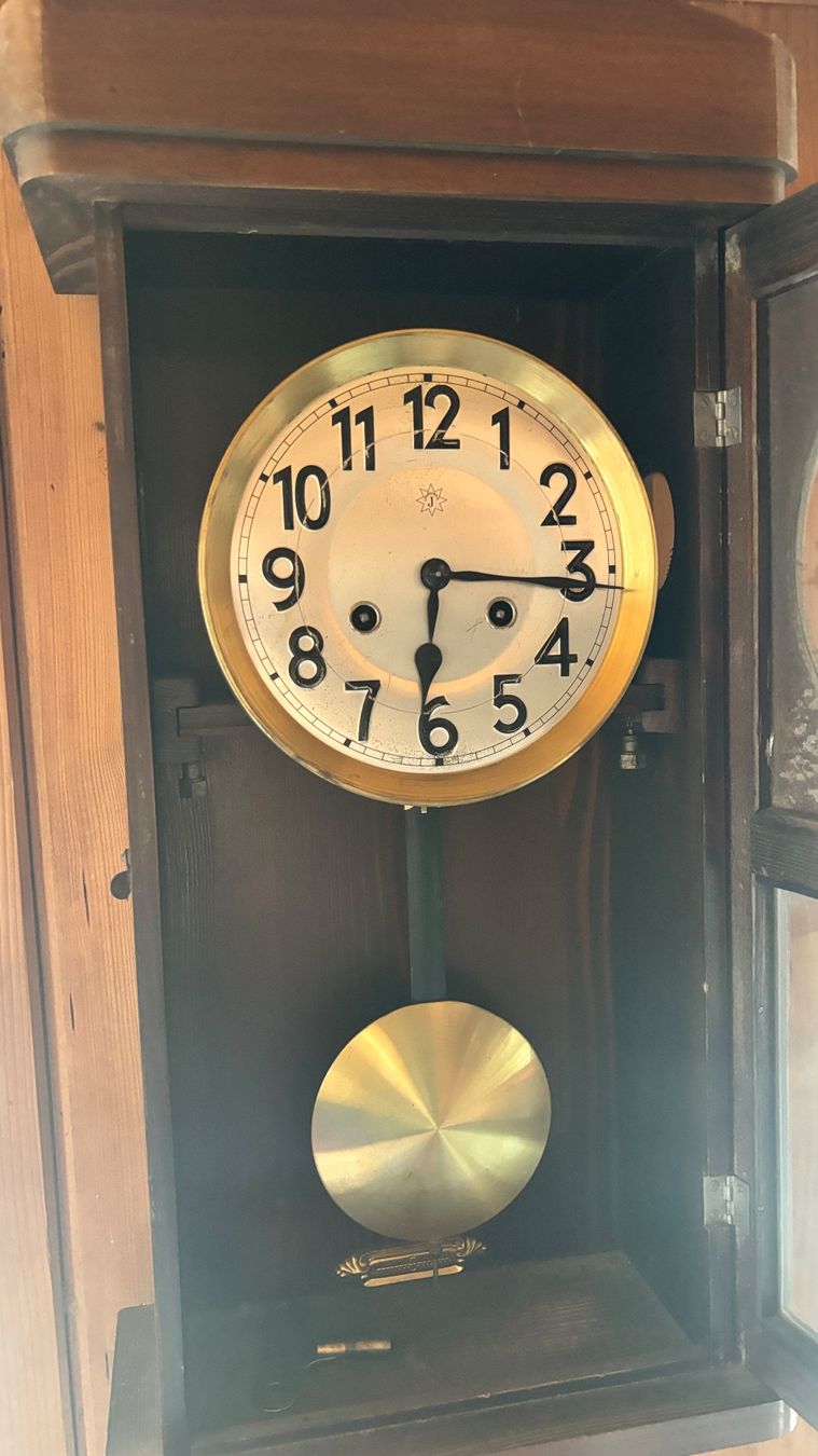 Junghans Uhren: Wanduhr Holz mechanisch mit Pendel Junghans – Gebraucht aus Worb von jon_8wpq 1