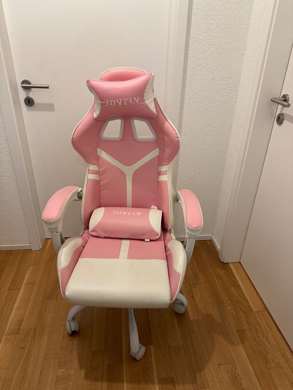 Sedie: Chaise gaming rose et blanche -Parfait état – Usato da Châtelaine venduto da sof_zlw7