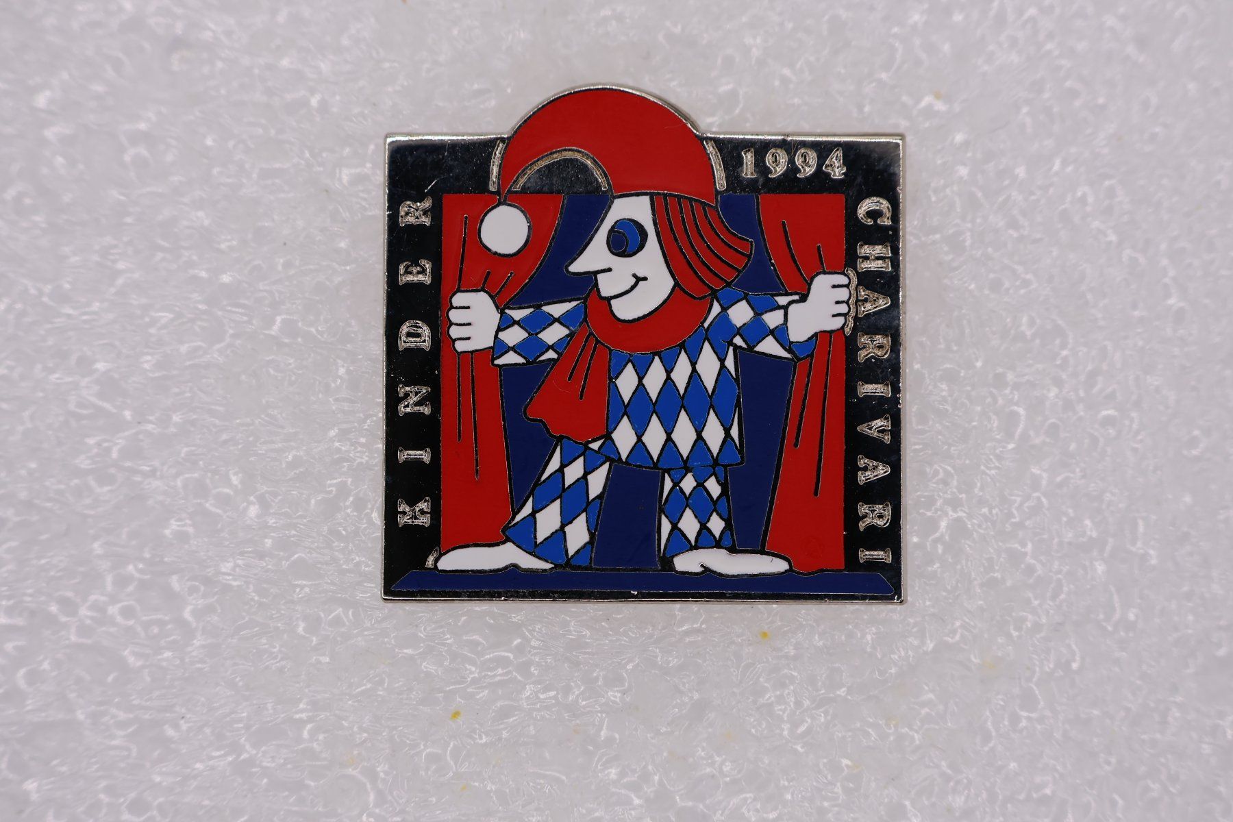 Placchette & Badge: KINDER  CHARIVARI  1994 – Usato da Winterthur venduto da Sammleroase