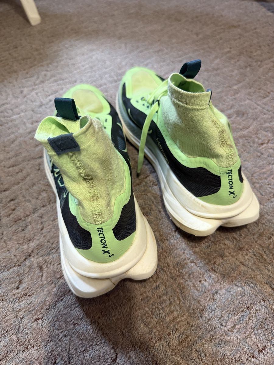 Hoka One One Scarpe da uomo: Chaussures de trail Hoka Tecton X3. EU 48 – Usato da Sembrancher venduto da cha_x76c 1
