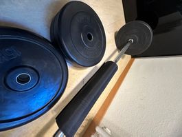 Langhantel + Gewichte (70kg)